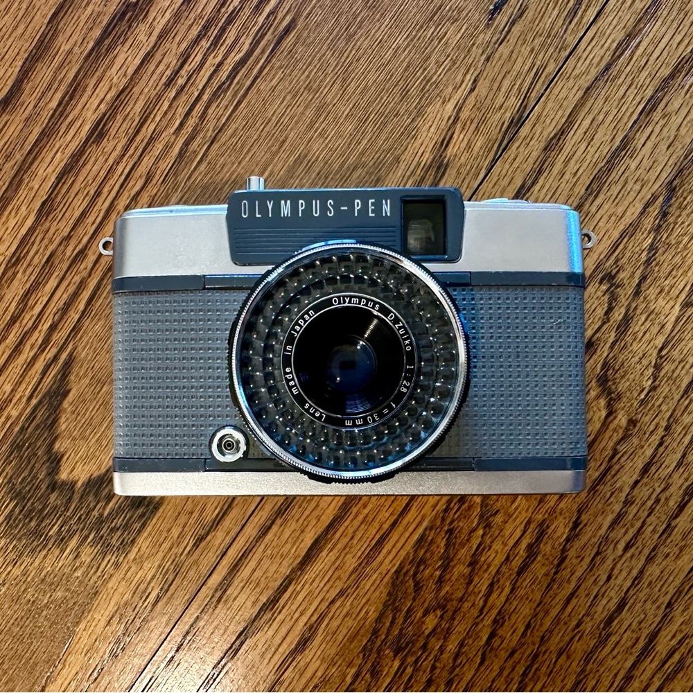 Olympus Pen EES- 2 Half Frame 35mm Vintage Film Camera